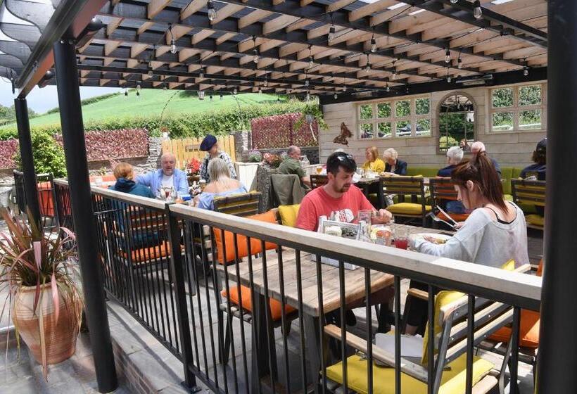 בית מלון כפרי The Greyhound Inn And