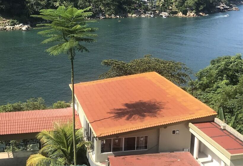 Отель Villa Armonia Luxury Suites