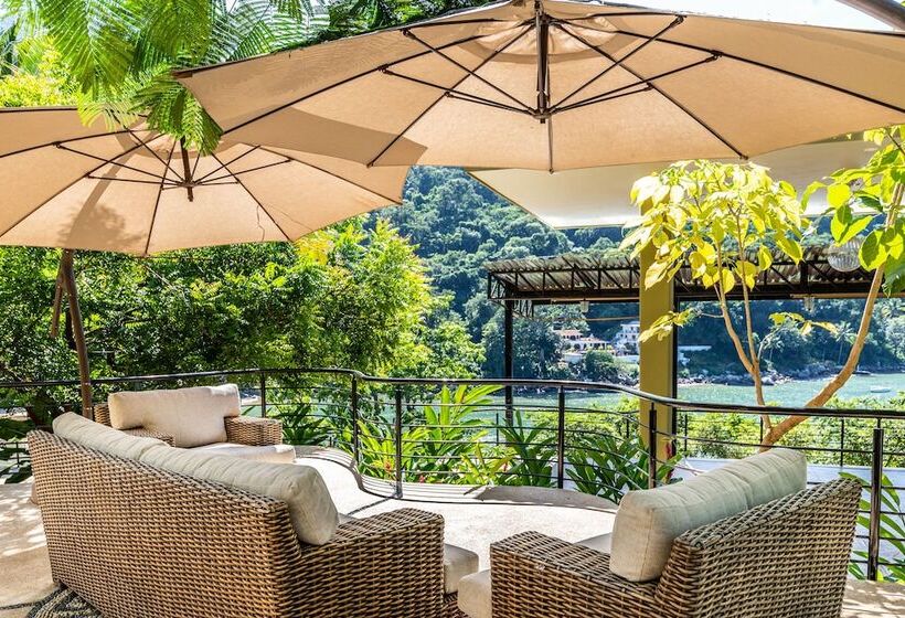 Отель Villa Armonia Luxury Suites