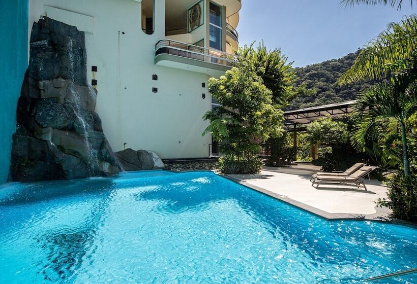 Отель Villa Armonia Luxury Suites