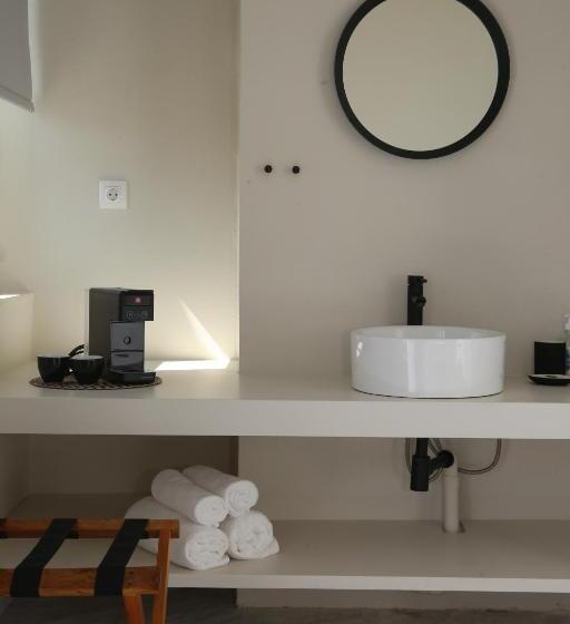 هتل Oiko Mini Suites