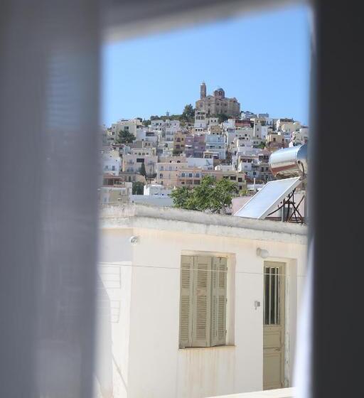 هتل Oiko Mini Suites