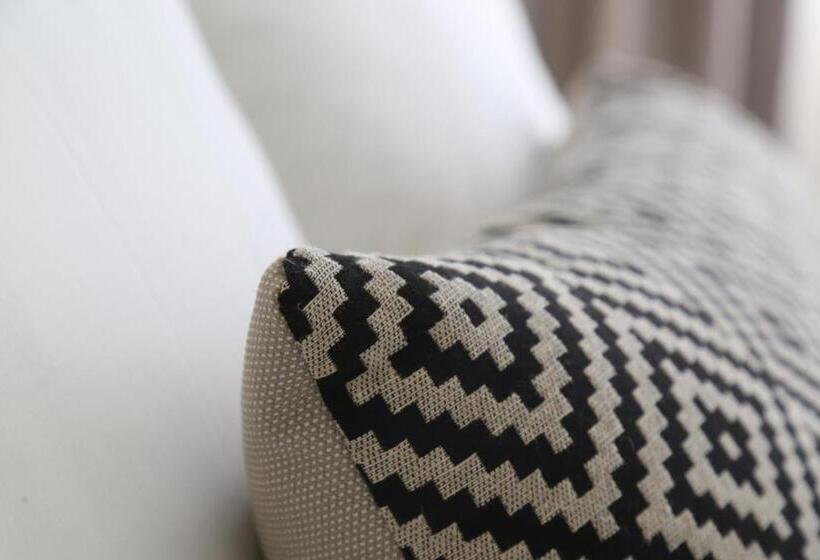 هتل Oiko Mini Suites