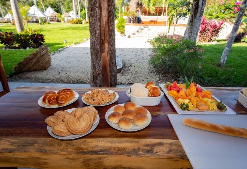 ホテル Xakluum Eco Glampings