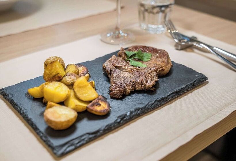 Отель Hampton By Hilton Locarno