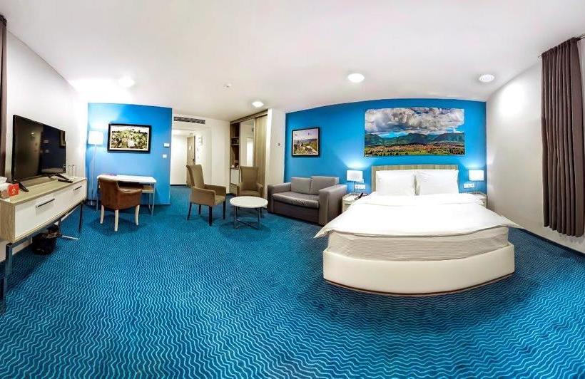 Central Hotel, Fitness And Spa