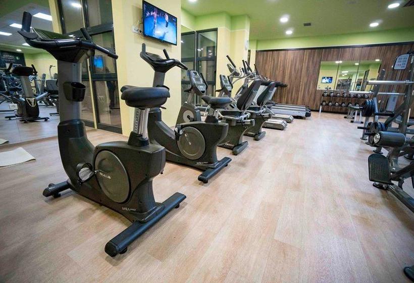 Central Hotel, Fitness And Spa