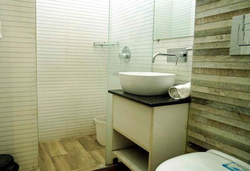 ホテル Fab Blue Orchid Railway Station