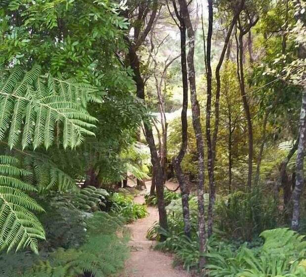 Hekerua Lodge Backpackers Hostel Waiheke Island