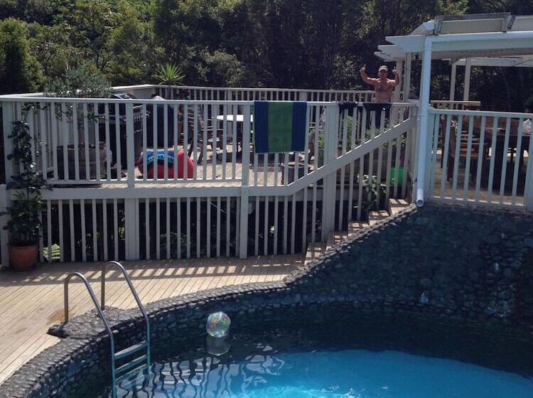 Hekerua Lodge Backpackers Hostel Waiheke Island