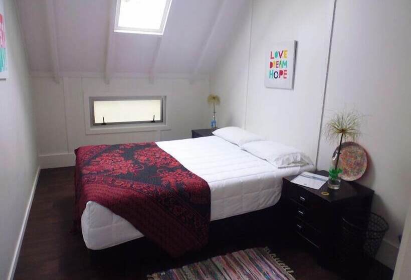 Hekerua Lodge Backpackers Hostel Waiheke Island