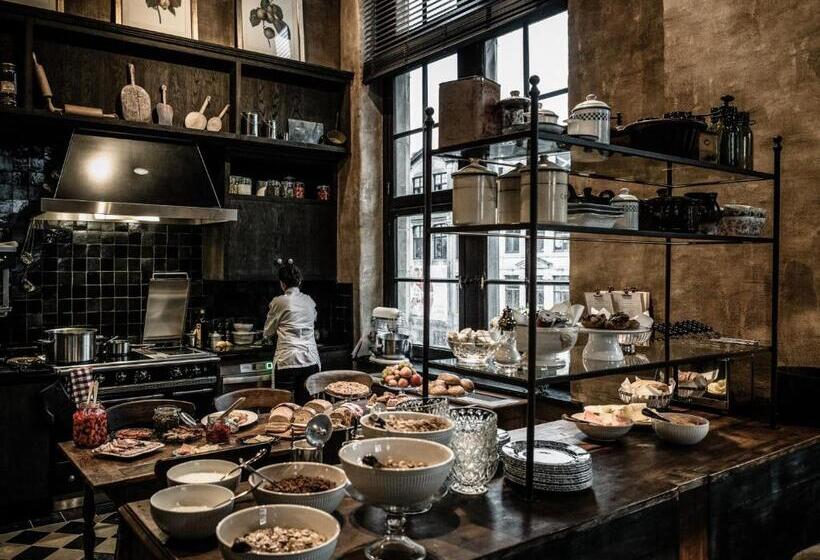 Отель 1898 The Post