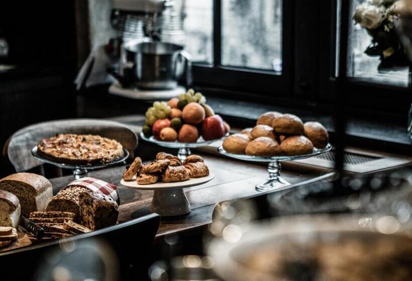 Отель 1898 The Post