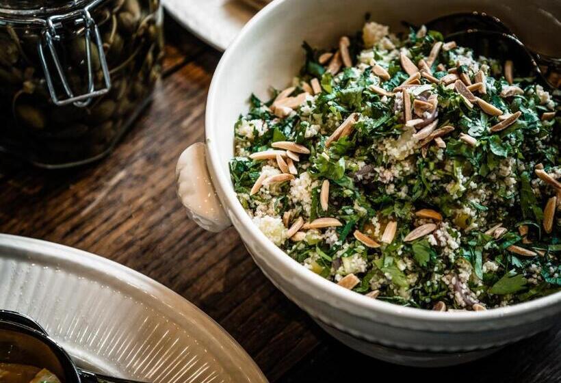 Отель 1898 The Post