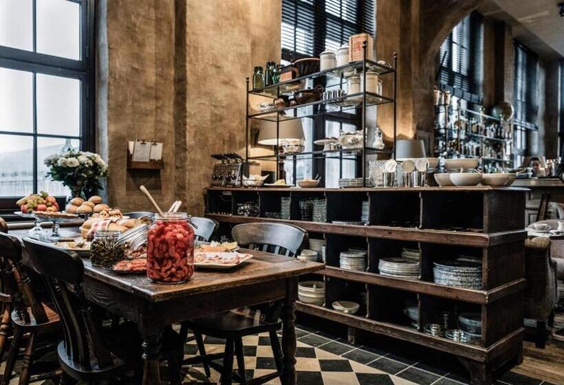 Отель 1898 The Post