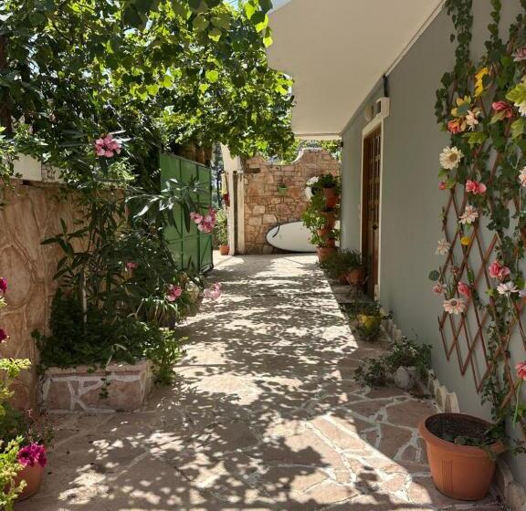 בית מלון כפרי Adrian Agustin Rooms