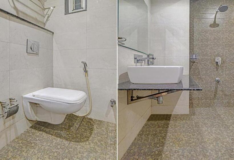 Collection O Hotel Johri Residency