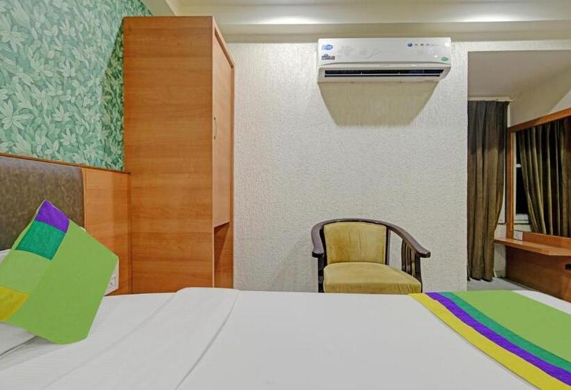 Collection O Hotel Johri Residency