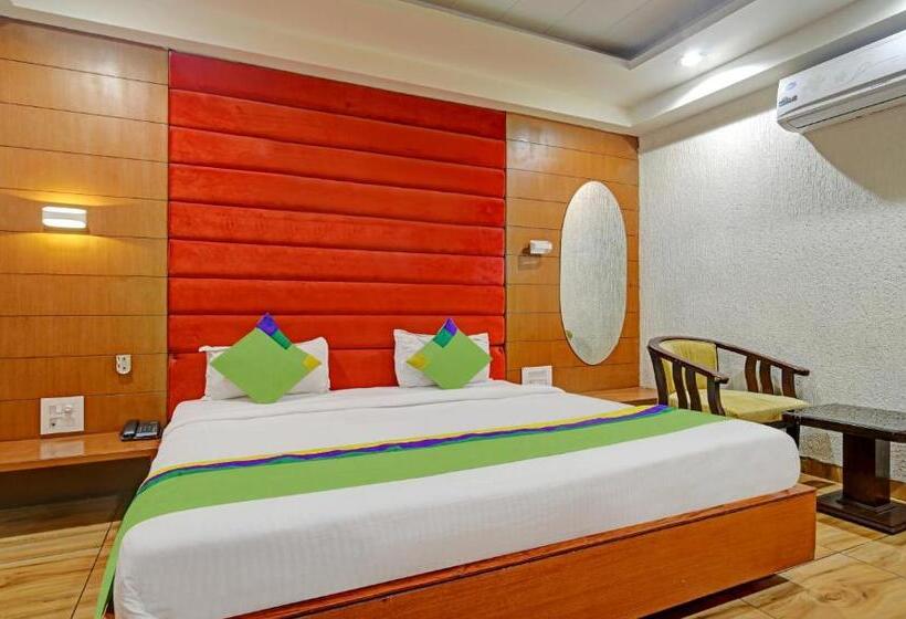 Collection O Hotel Johri Residency