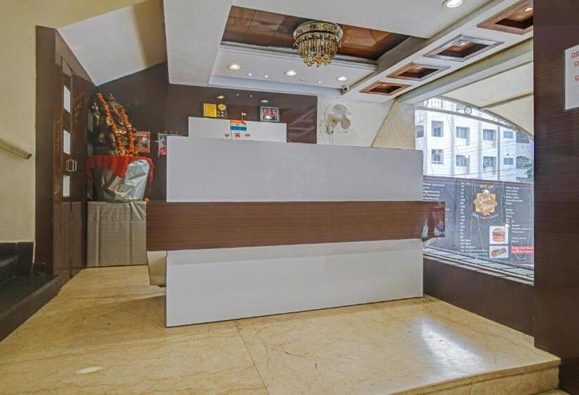 Collection O Hotel Johri Residency