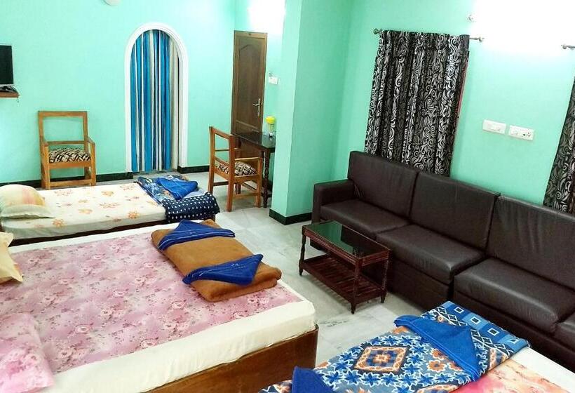 Отель Ganga Palace