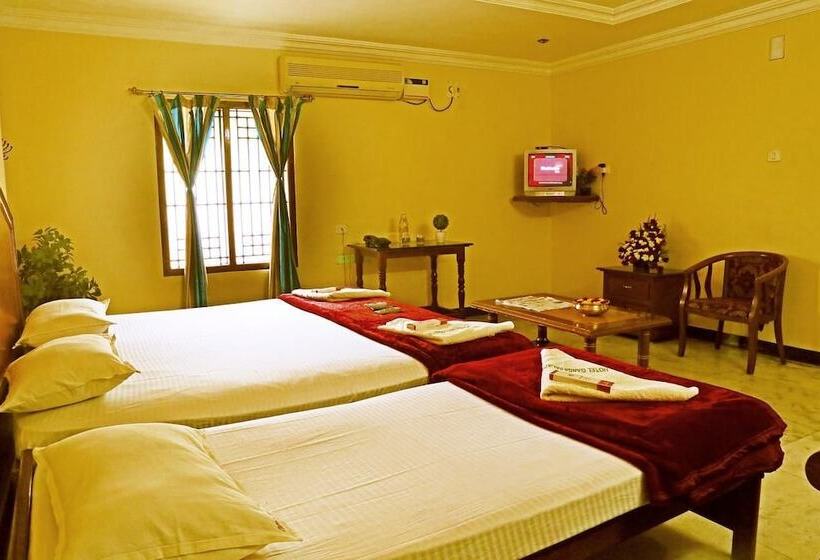 Отель Ganga Palace