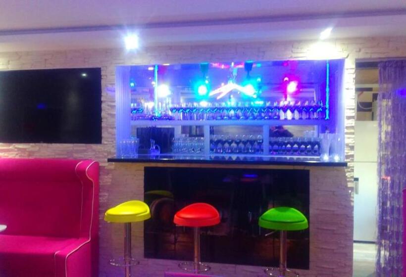 هتل Lilo Near Airport