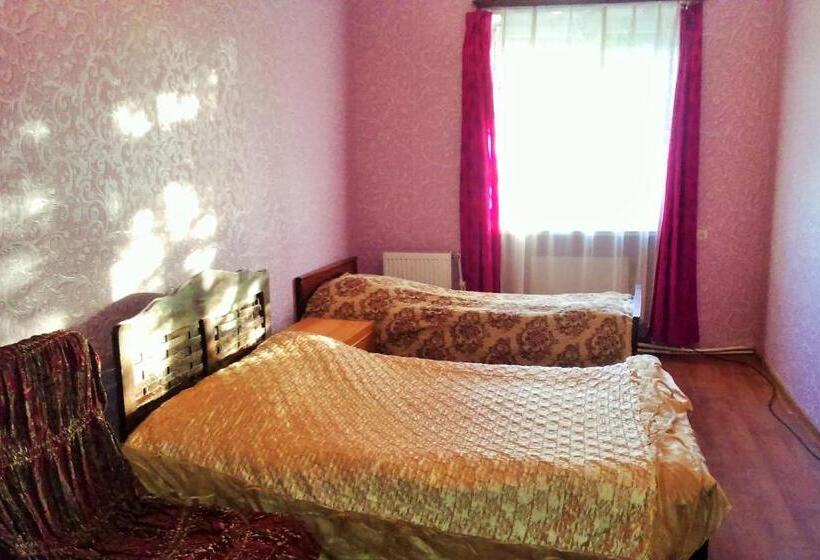 هتل Lilo Near Airport