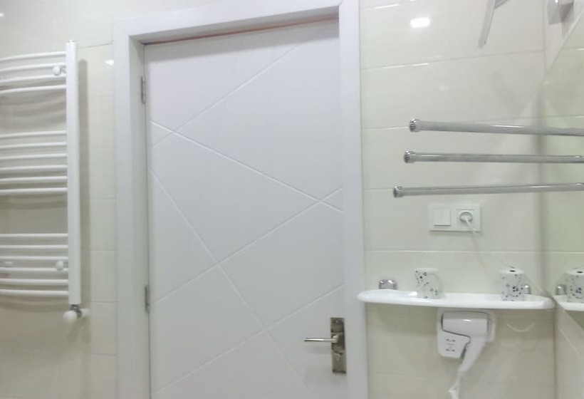 هتل Lilo Near Airport