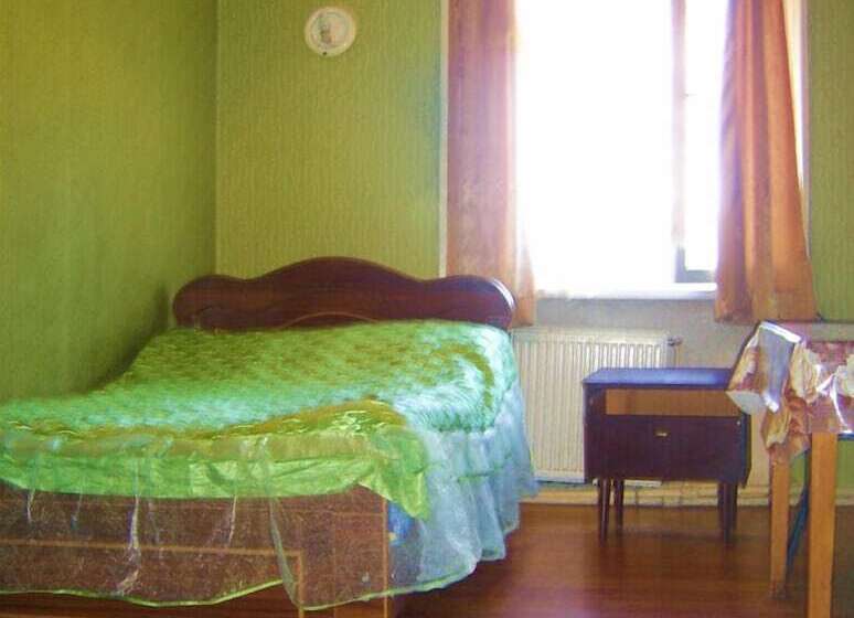 هتل Lilo Near Airport