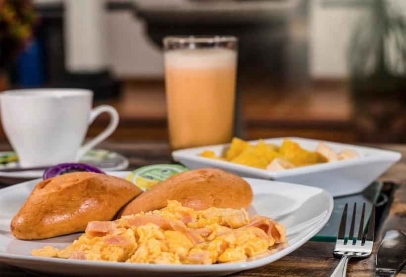 فندق Los Portales Inn