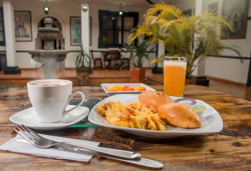 هتل Los Portales Inn