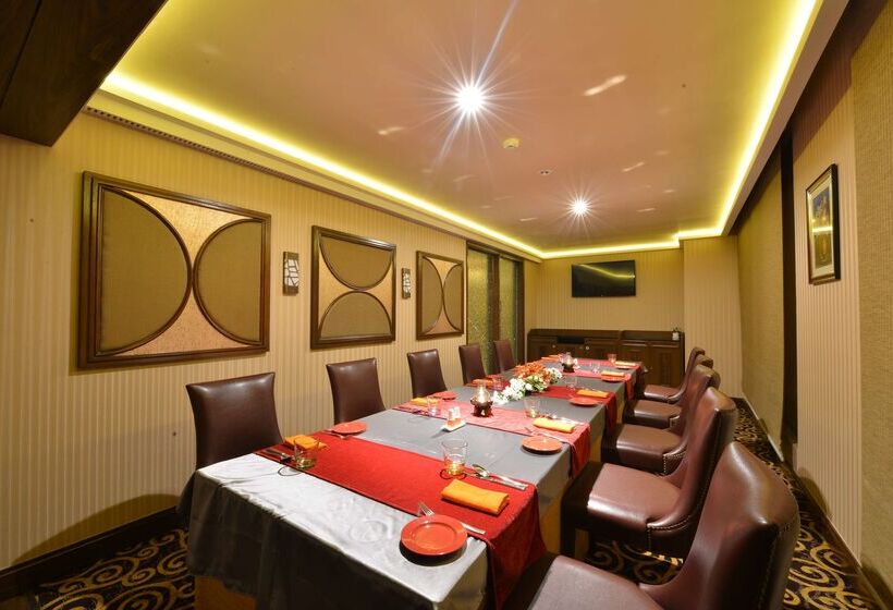 Отель Ramada Plaza Chennai