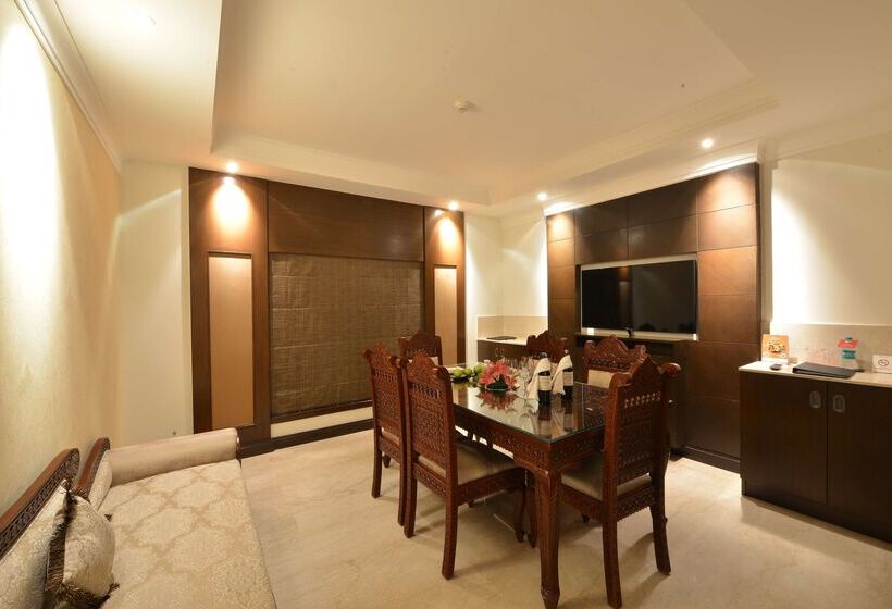 Отель Ramada Plaza Chennai