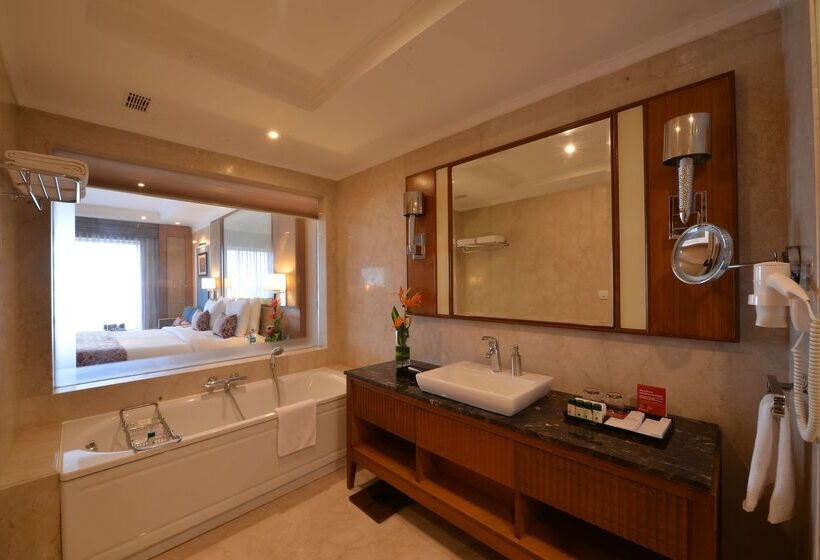 Отель Ramada Plaza Chennai