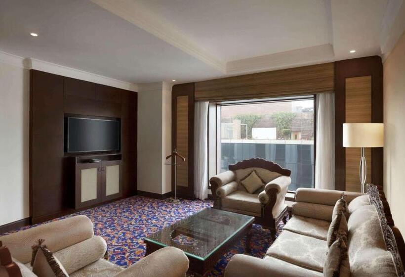 Отель Ramada Plaza Chennai