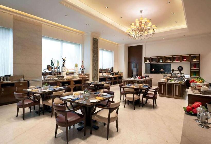 Отель Ramada Plaza Chennai