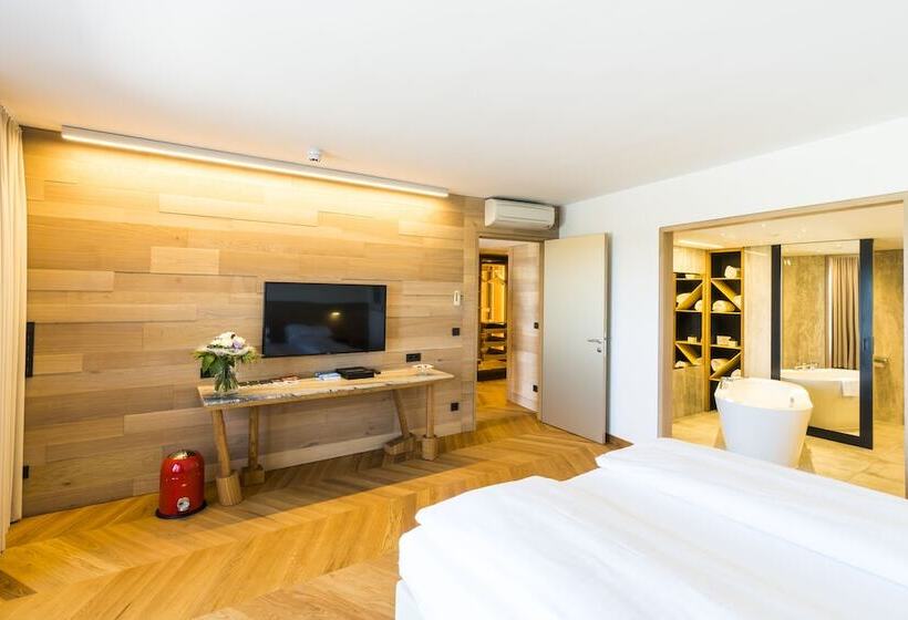 Отель Reiters Finest Family