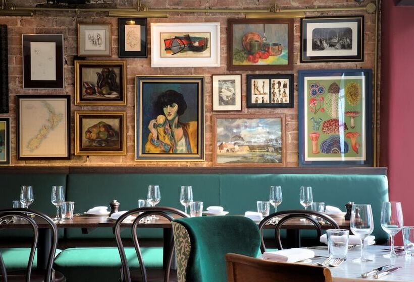 בית מלון כפרי The Bower House, Restaurant & Rooms