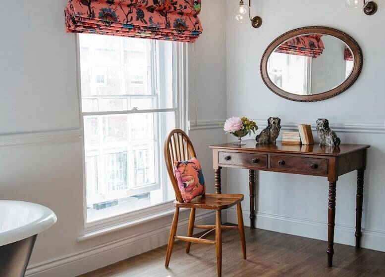 ホテル The Bower House, Restaurant & Rooms