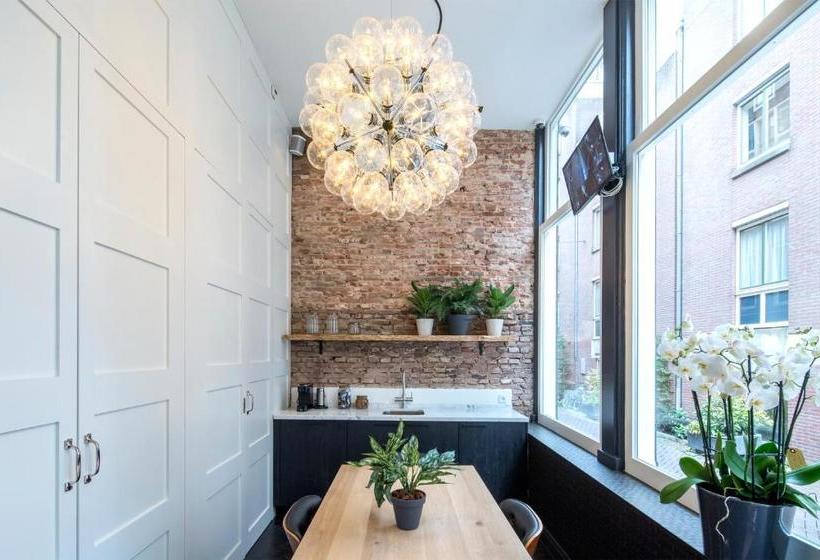 هتل The Highland House