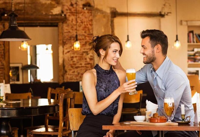 هتل The Highland House