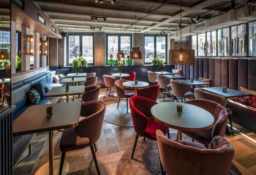 هتل The Highland House