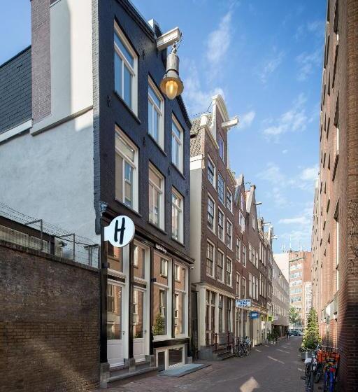 هتل The Highland House