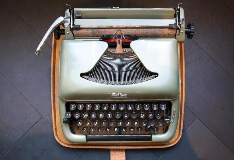 هتل The Highland House