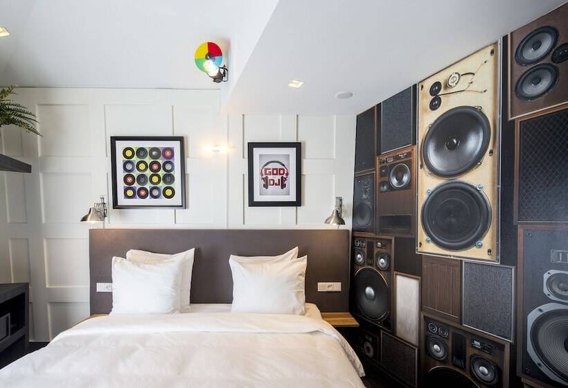 هتل The Highland House