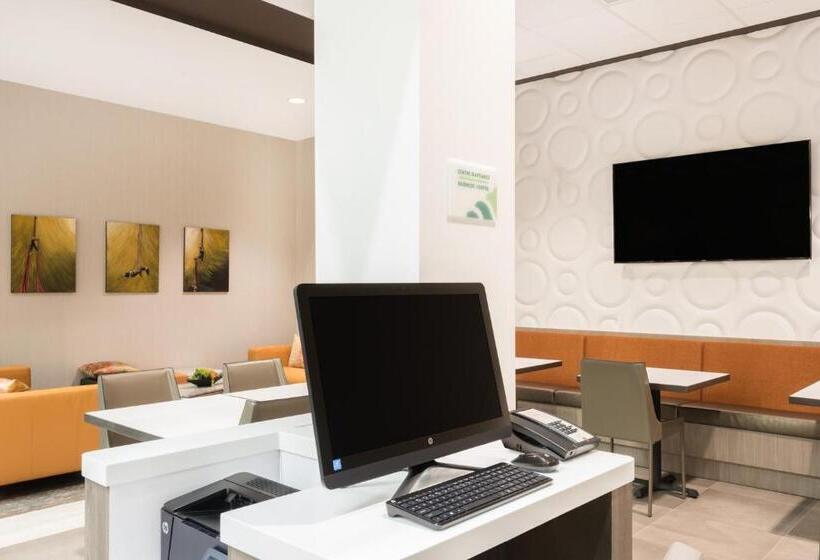هتل Wingate By Wyndham Dieppe Moncton