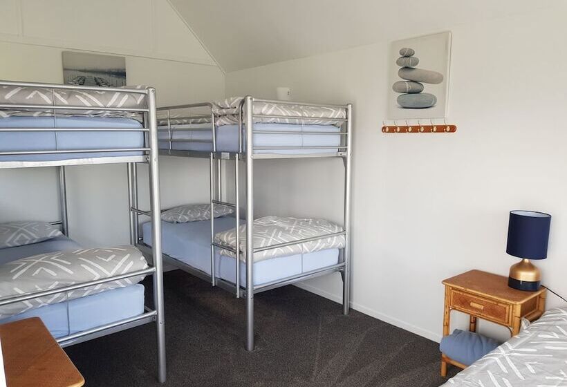 Tidewater Motel And Tourist Park   Hostel