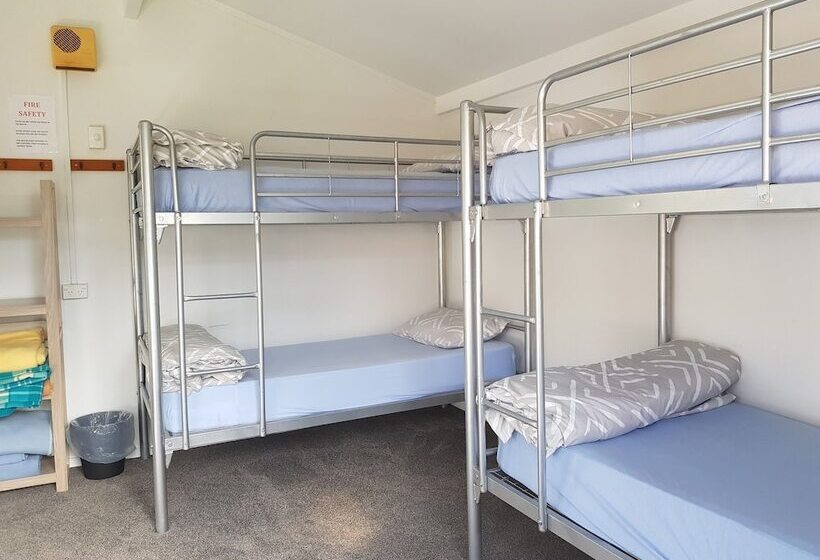 Tidewater Motel And Tourist Park   Hostel