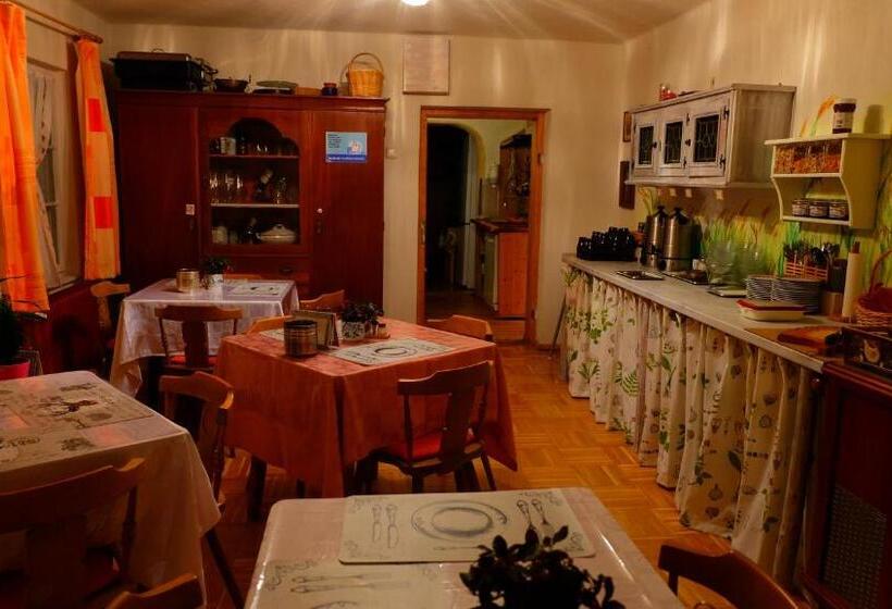 هاستل "0" Sterne Weisses Rössl In Leutasch/tirol